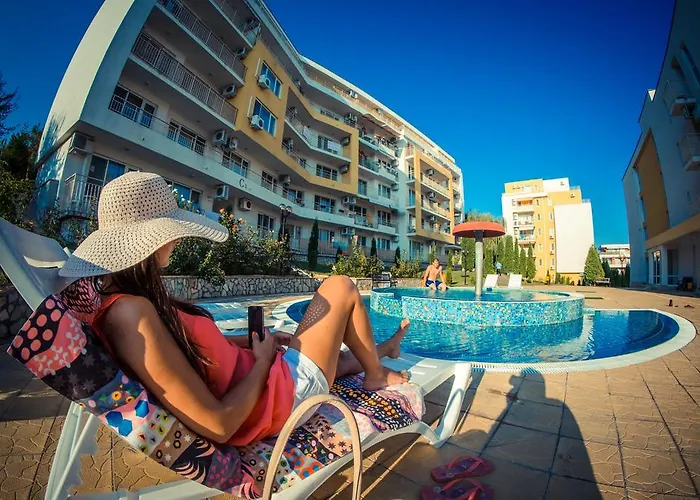 Sea Club Complex *