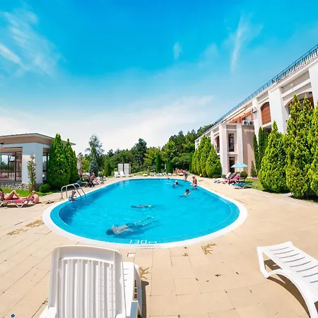 아파트 Sea Club Complex